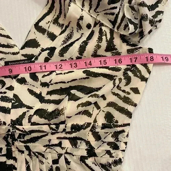 Banana Republic Women’s Short Sleeve Blouse Zebra black ruffles high waist NEW 4 - Picture 8 of 10